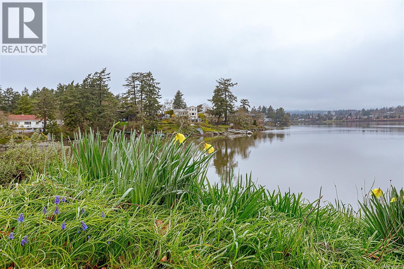  2898 Glenwood Avenue, Saanich