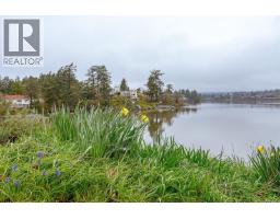 2898 Glenwood Ave, Saanich, BC V9A2S2 Photo 59