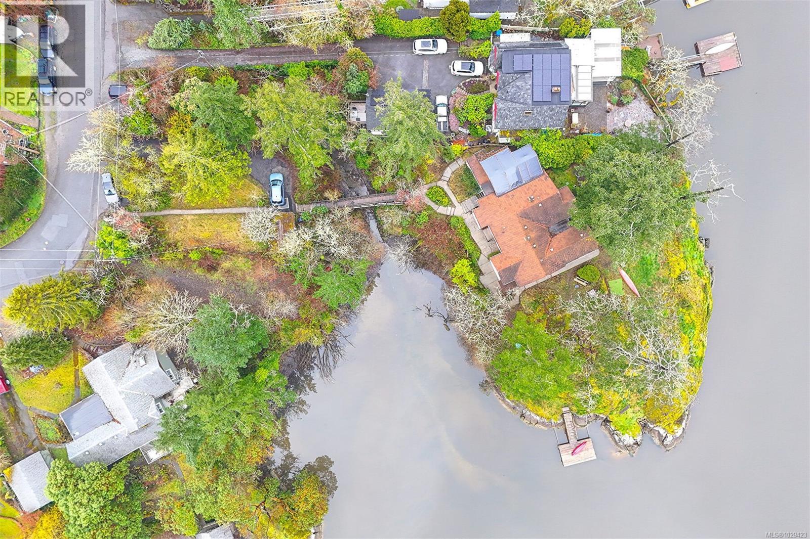  2898 Glenwood Avenue, Saanich