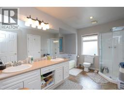 2898 Glenwood Ave, Saanich, BC V9A2S2 Photo 38