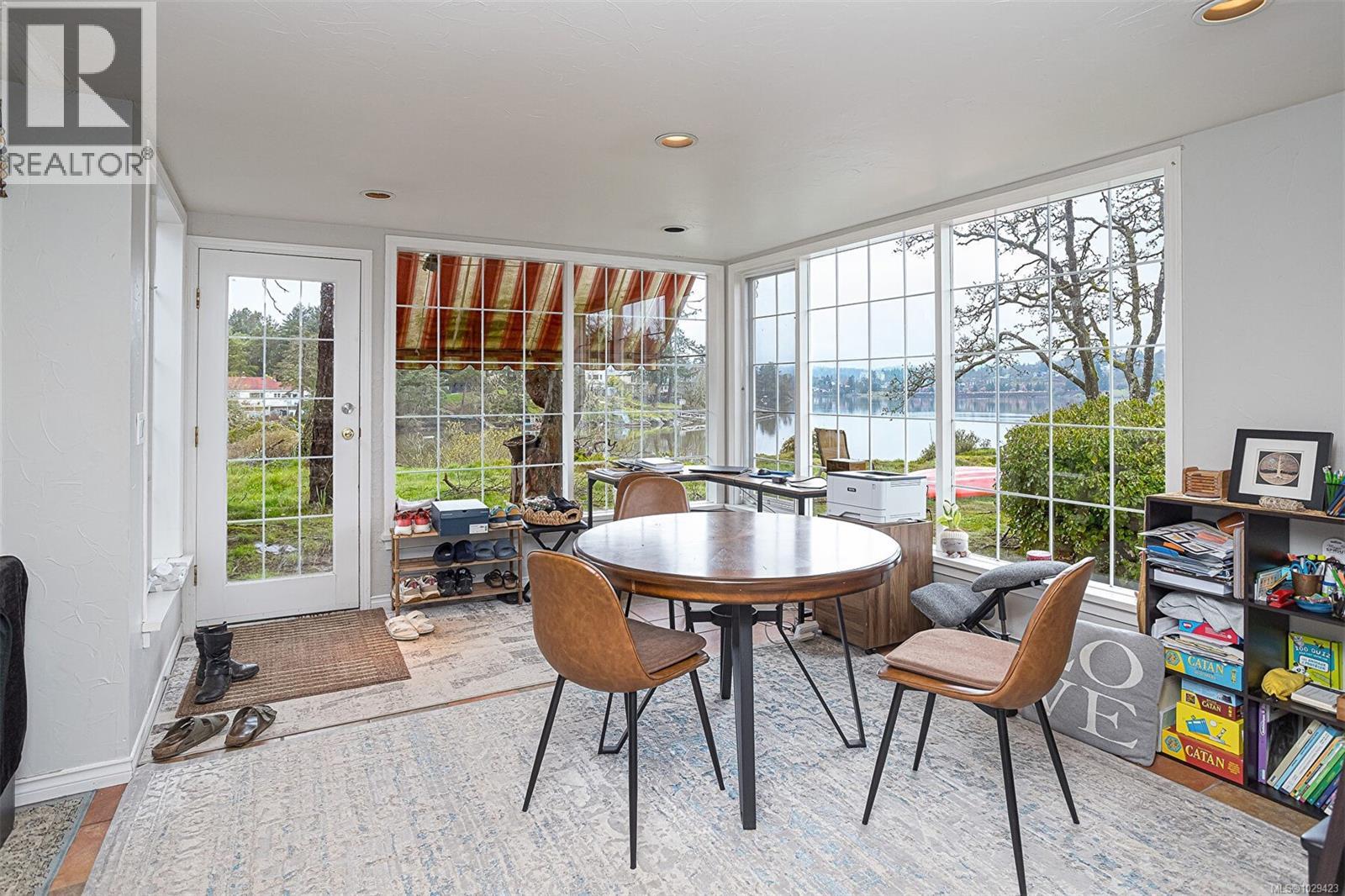  2898 Glenwood Avenue, Saanich