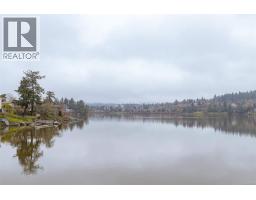 2898 Glenwood Ave, Saanich, BC V9A2S2 Photo 69