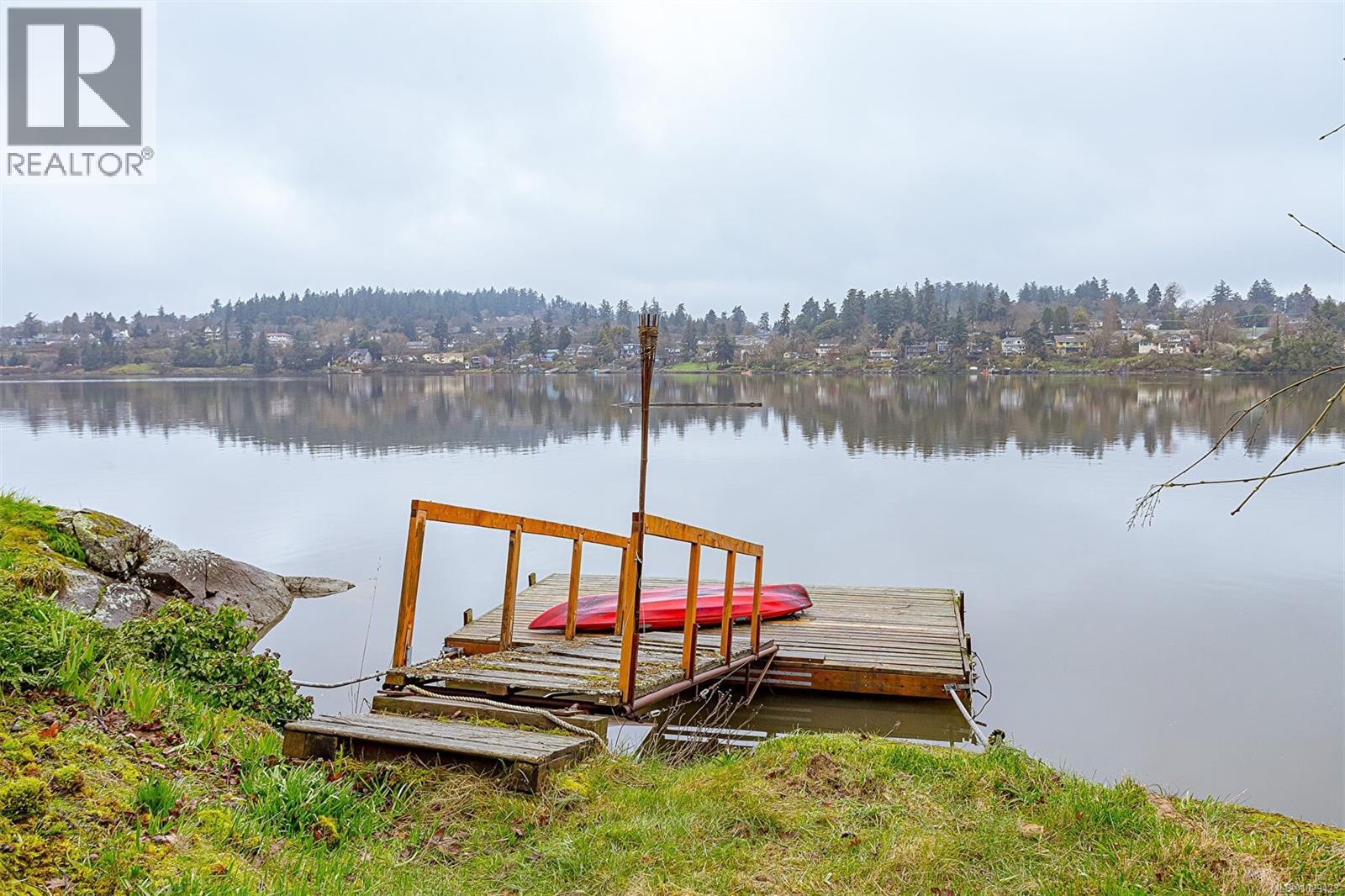  2898 Glenwood Avenue, Saanich