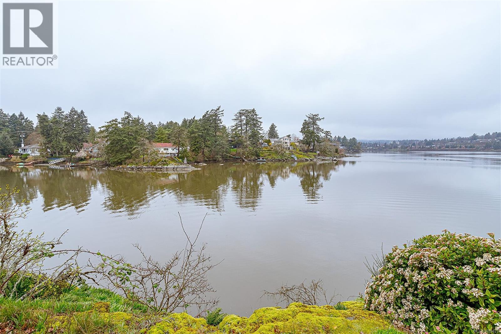  2898 Glenwood Avenue, Saanich