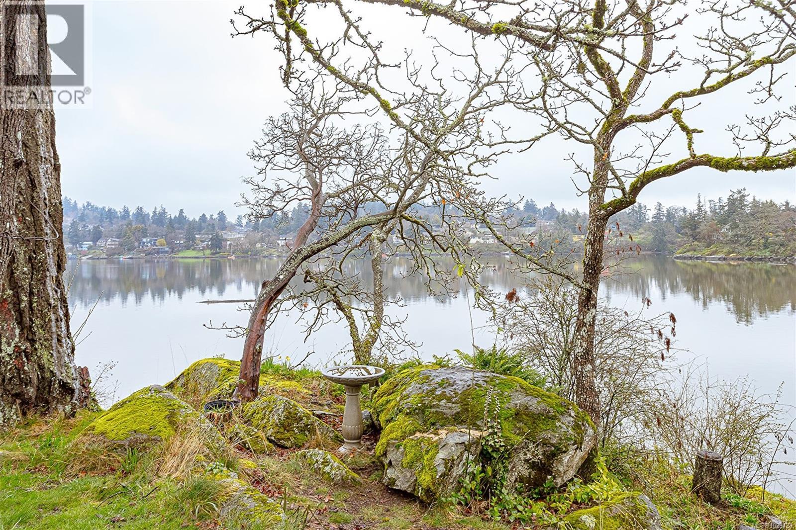  2898 Glenwood Avenue, Saanich