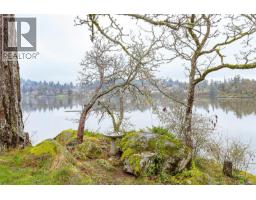 2898 Glenwood Ave, Saanich, BC V9A2S2 Photo 62