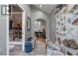 2898 Glenwood Ave, Saanich, BC V9A2S2 Photo 26