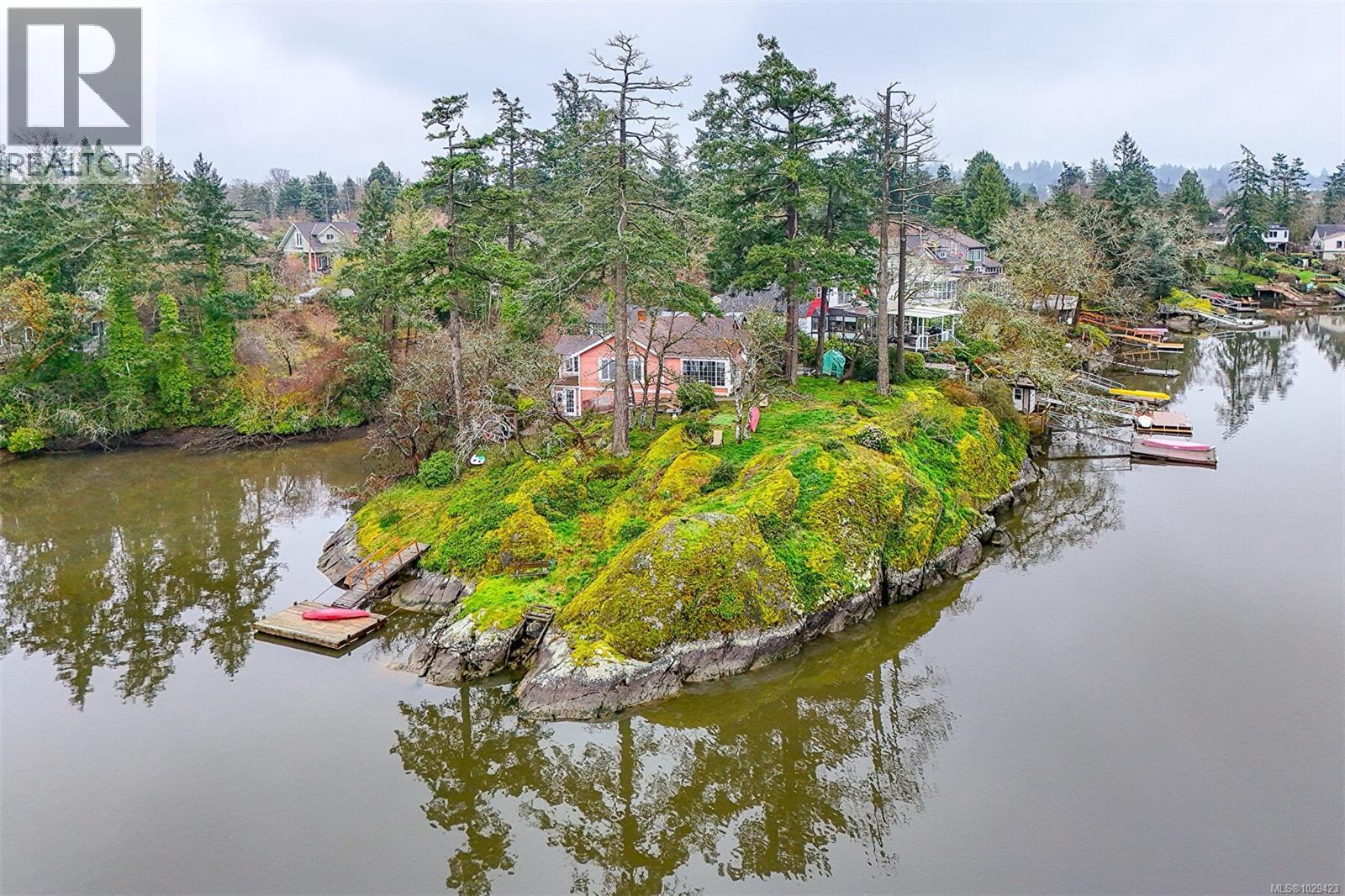  2898 Glenwood Avenue, Saanich