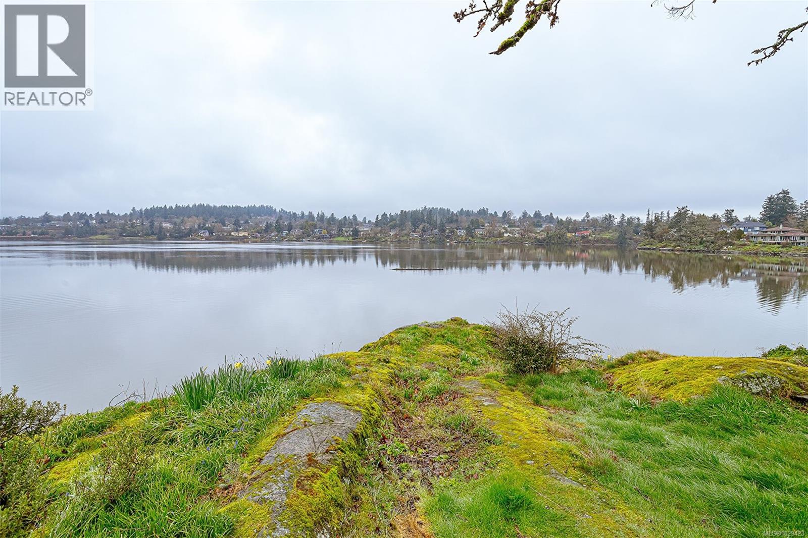  2898 Glenwood Avenue, Saanich