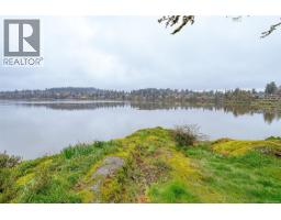 2898 Glenwood Ave, Saanich, BC V9A2S2 Photo 58