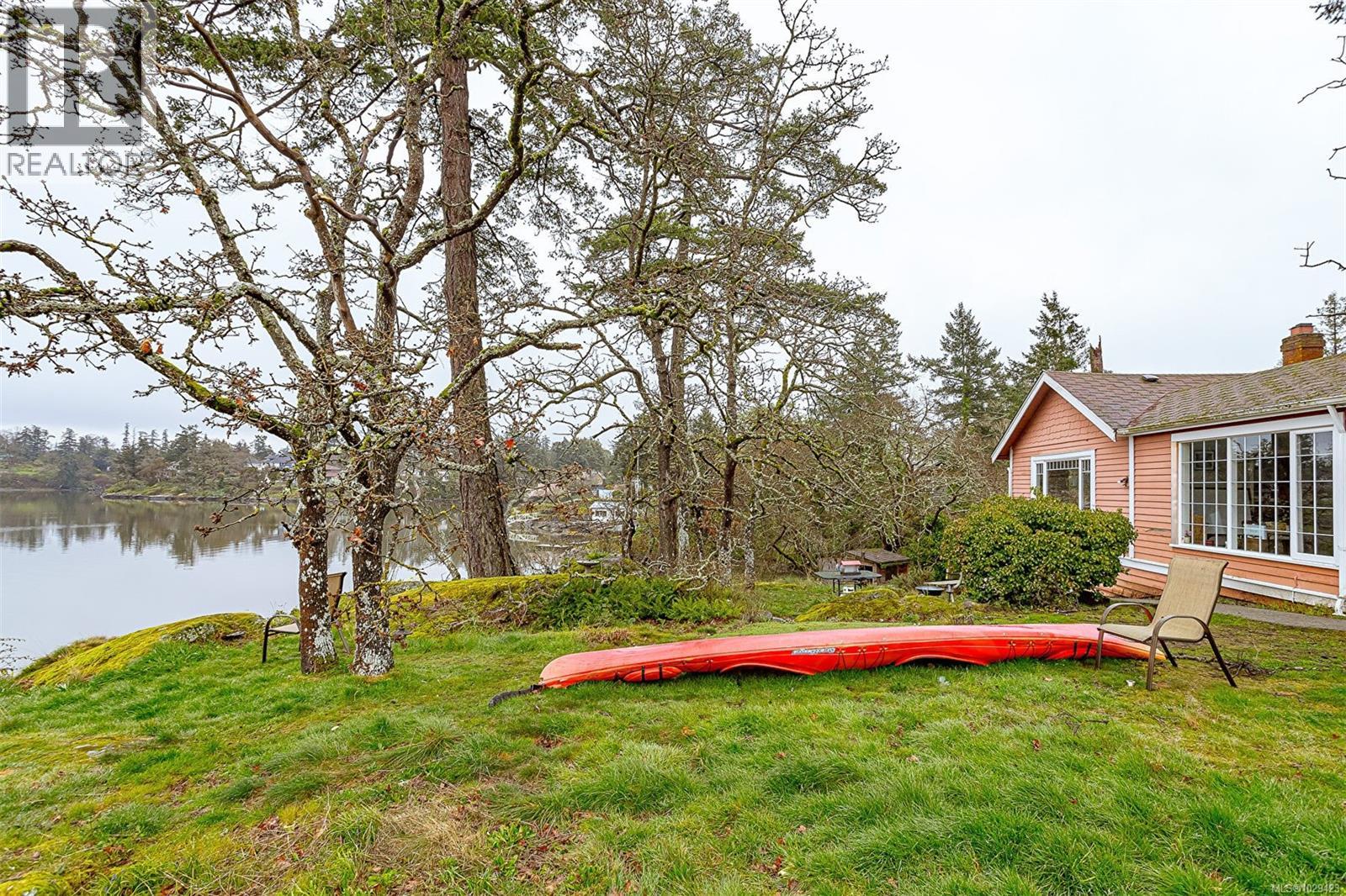  2898 Glenwood Avenue, Saanich