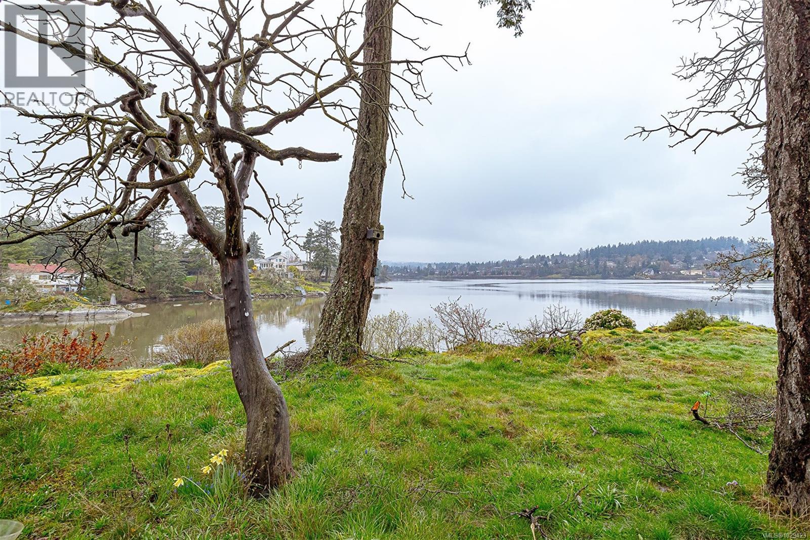  2898 Glenwood Avenue, Saanich