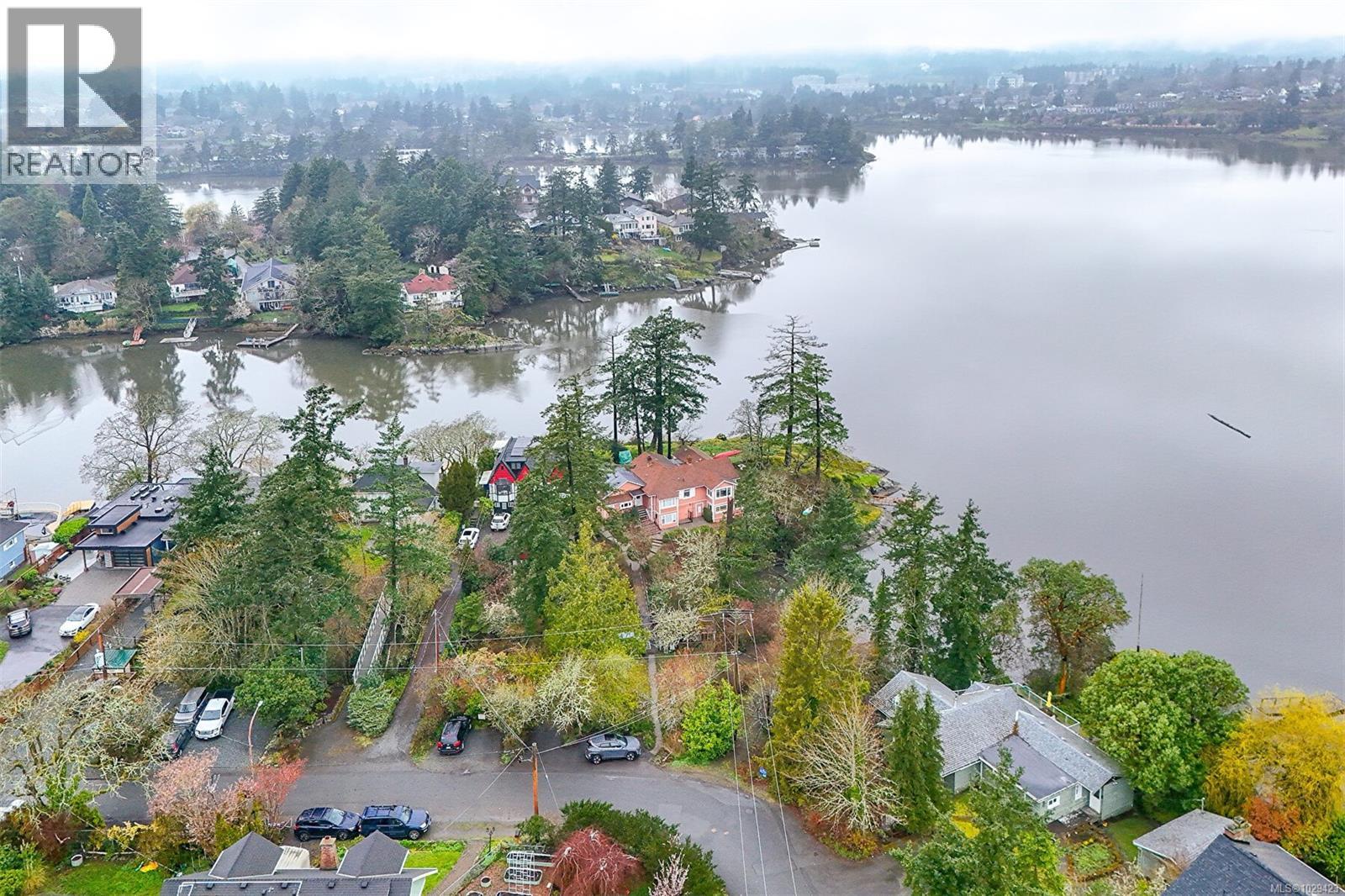  2898 Glenwood Avenue, Saanich