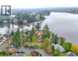 2898 Glenwood Ave, Saanich, BC V9A2S2 Photo 14