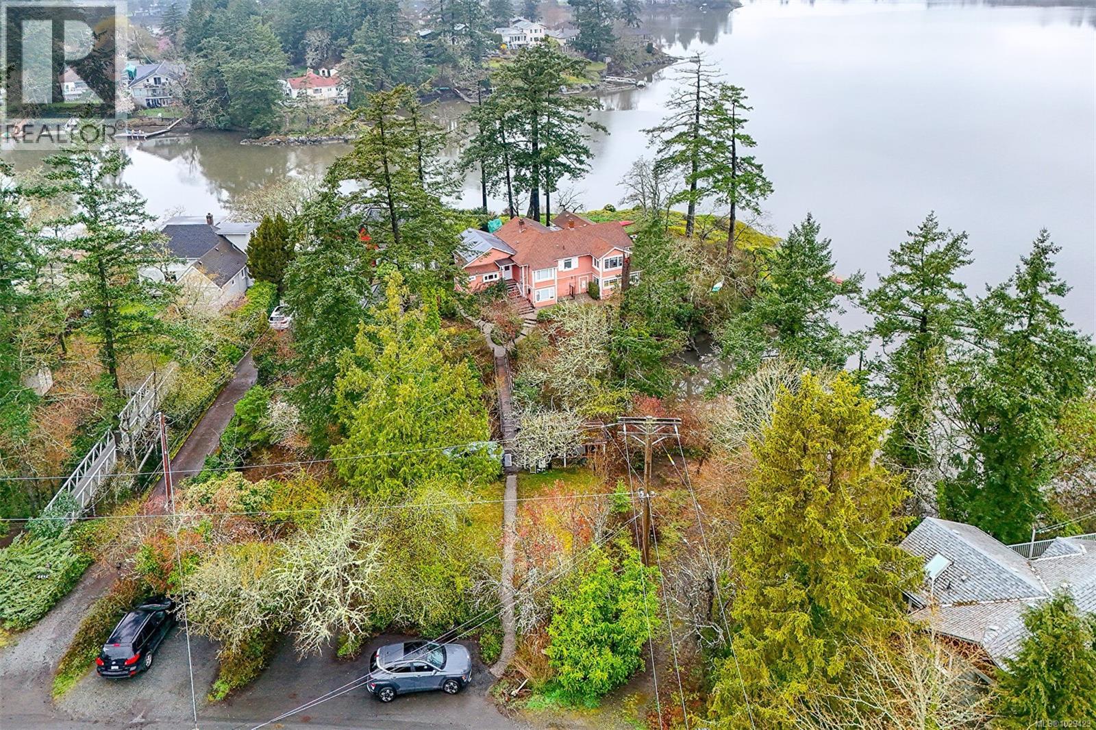  2898 Glenwood Avenue, Saanich