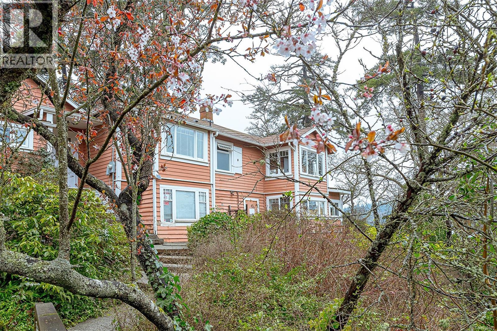  2898 Glenwood Avenue, Saanich