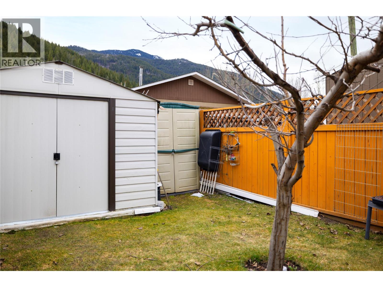 5760 Falkland Road Unit# 9, Falkland