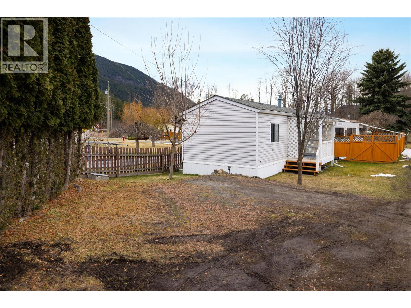 5760 Falkland Road Unit# 9, Falkland