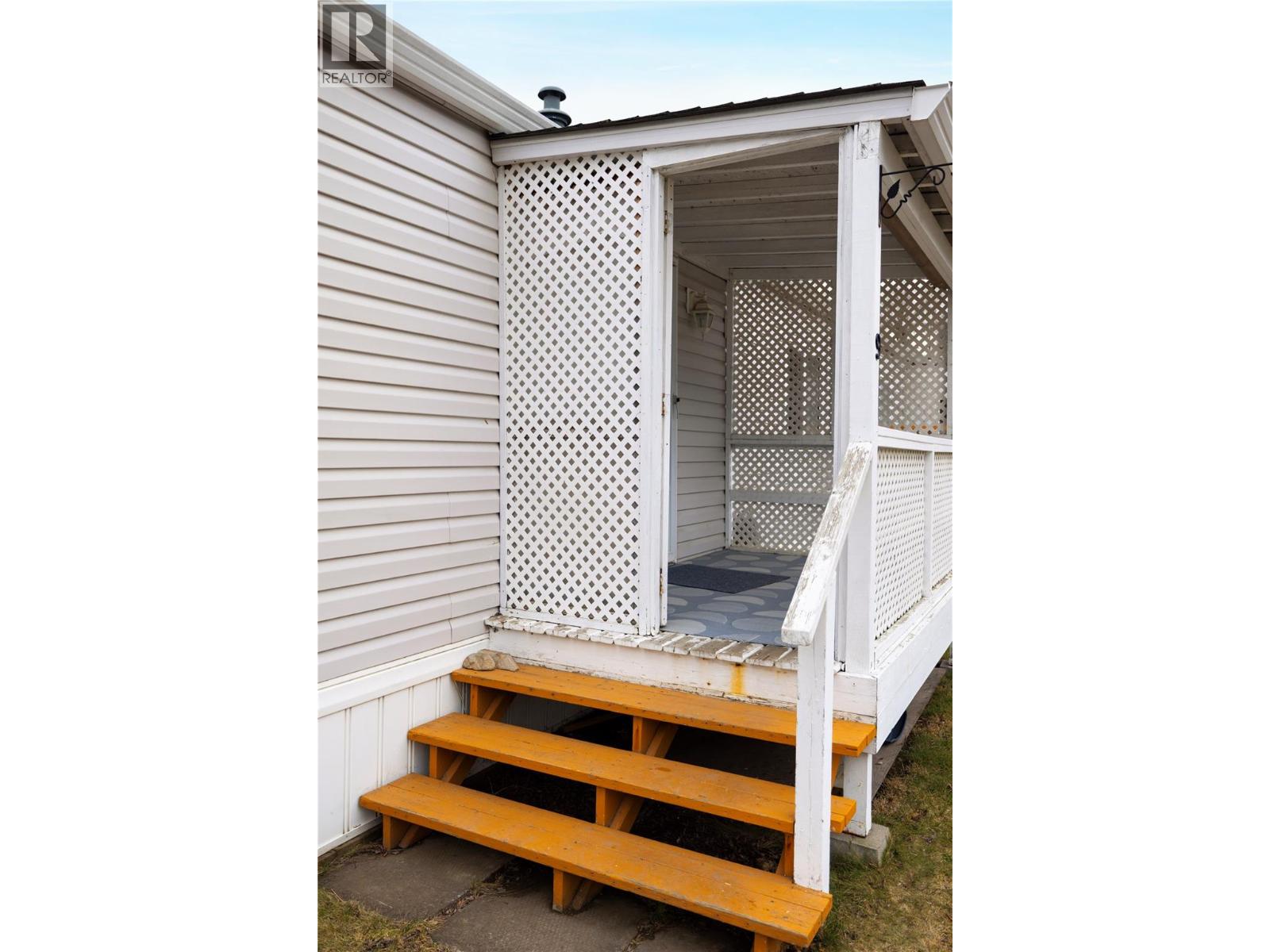 5760 Falkland Road Unit# 9, Falkland