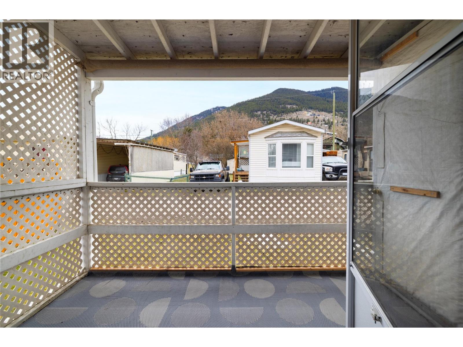 5760 Falkland Road Unit# 9, Falkland