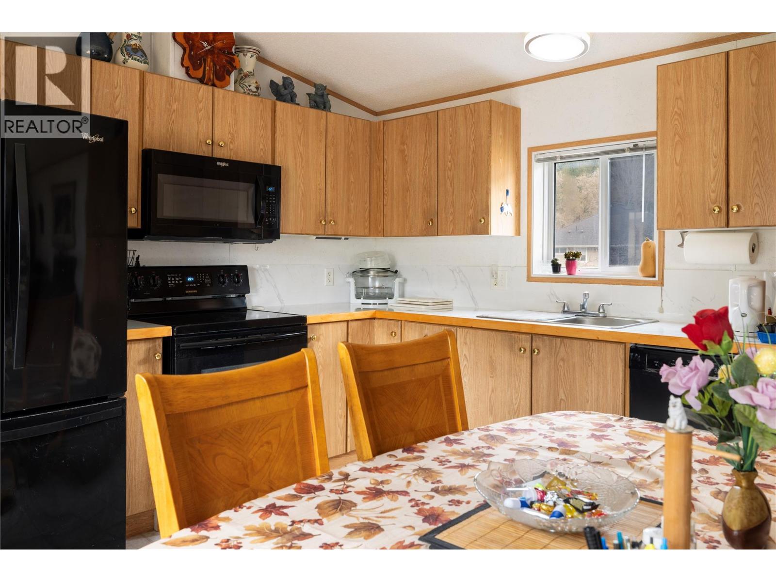 5760 Falkland Road Unit# 9, Falkland