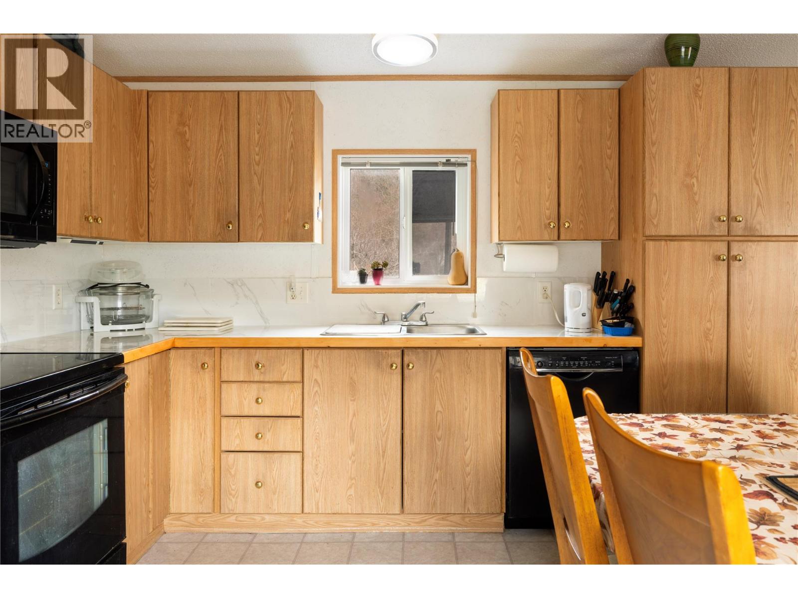 5760 Falkland Road Unit# 9, Falkland