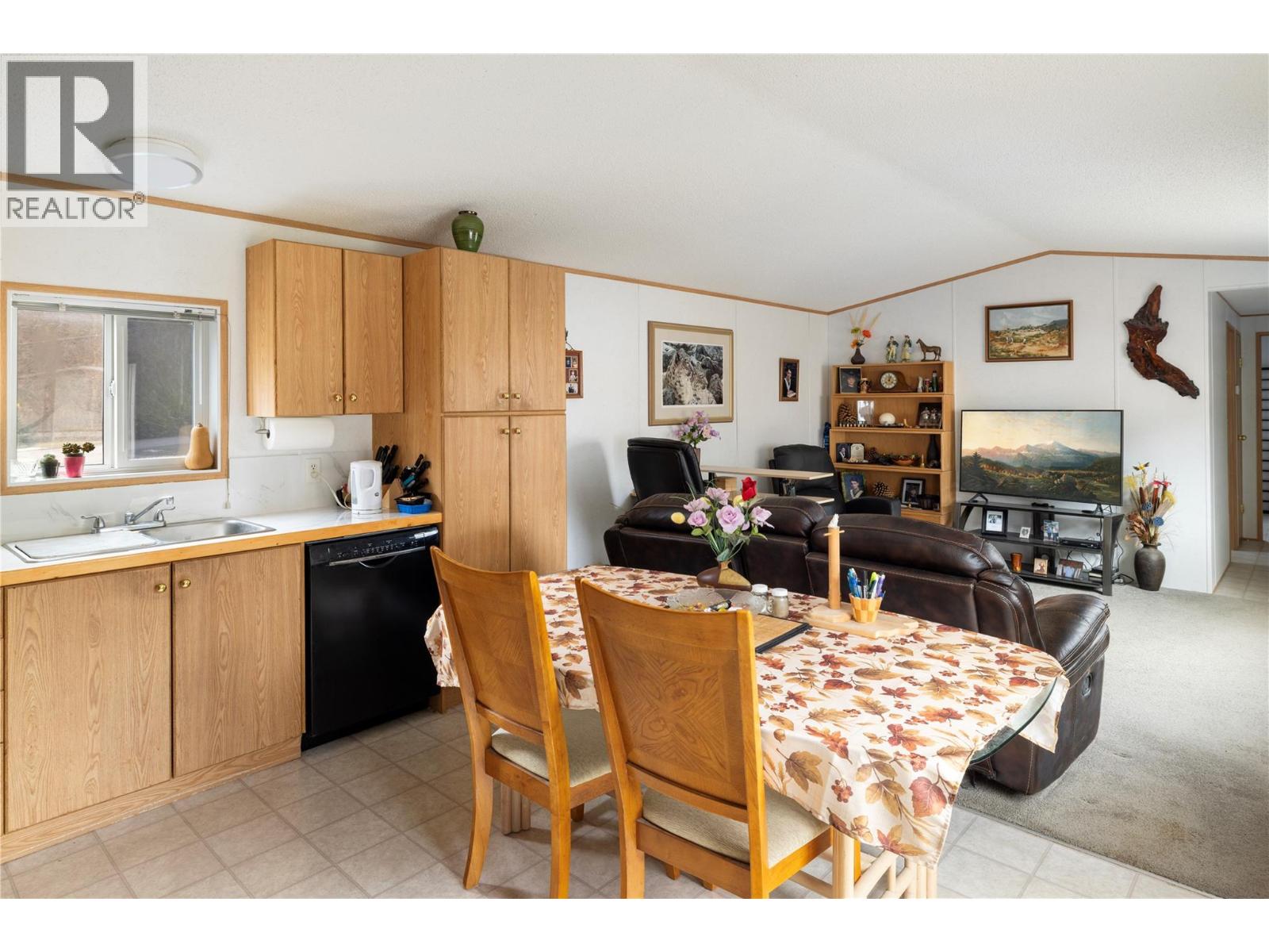 5760 Falkland Road Unit# 9, Falkland