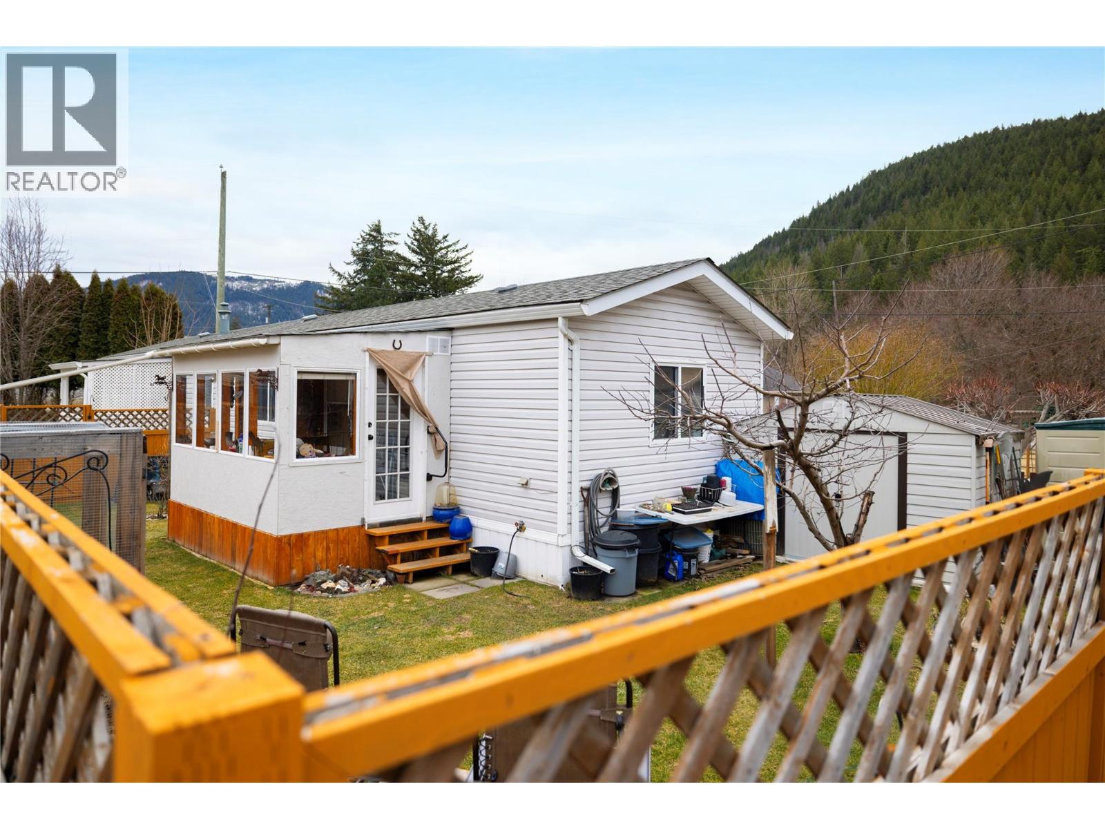 5760 Falkland Road Unit# 9, Falkland