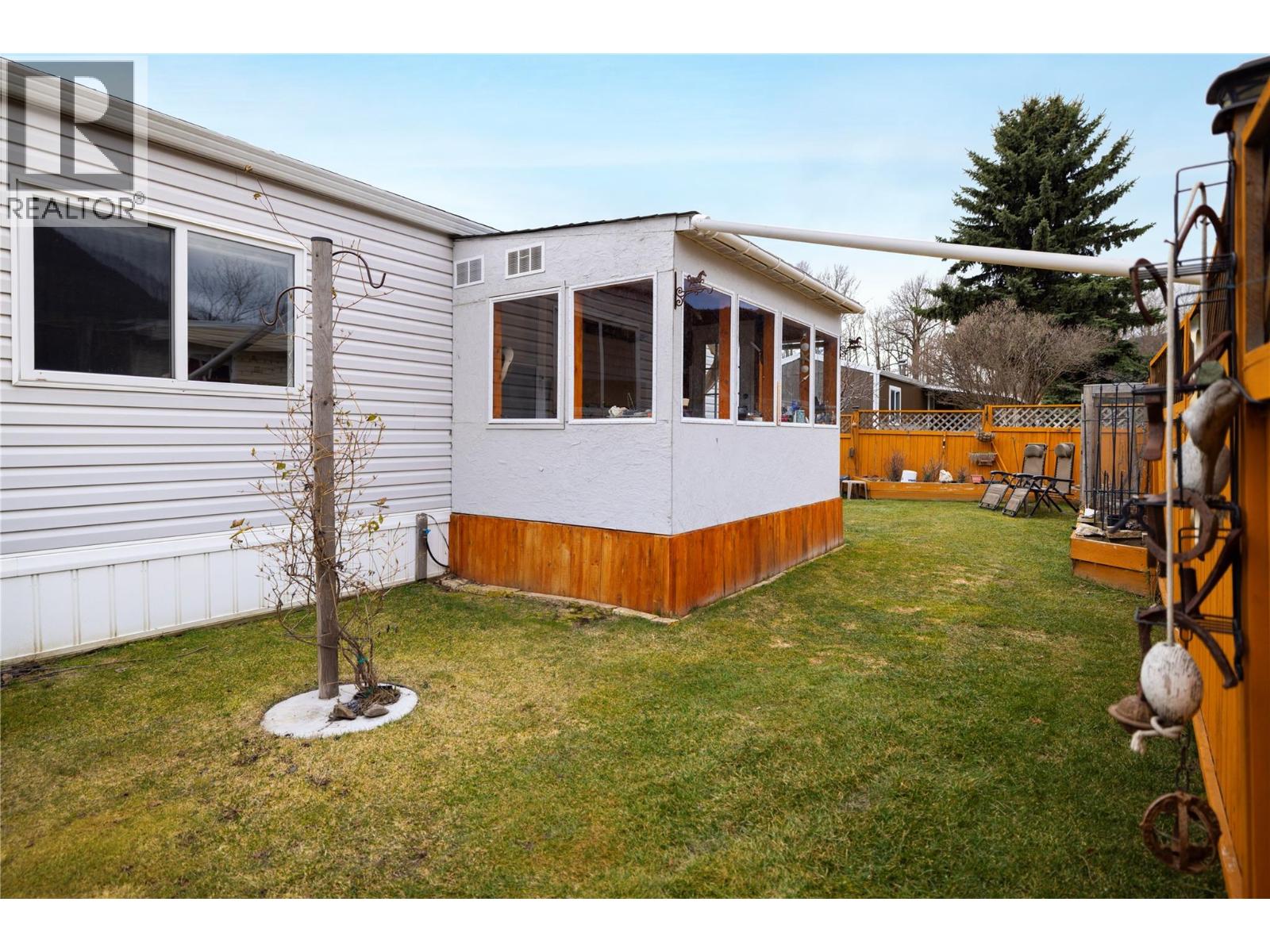 5760 Falkland Road Unit# 9, Falkland