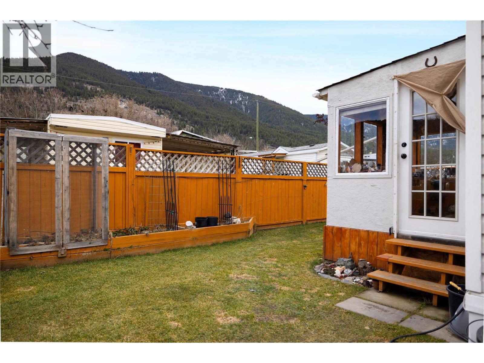 5760 Falkland Road Unit# 9, Falkland