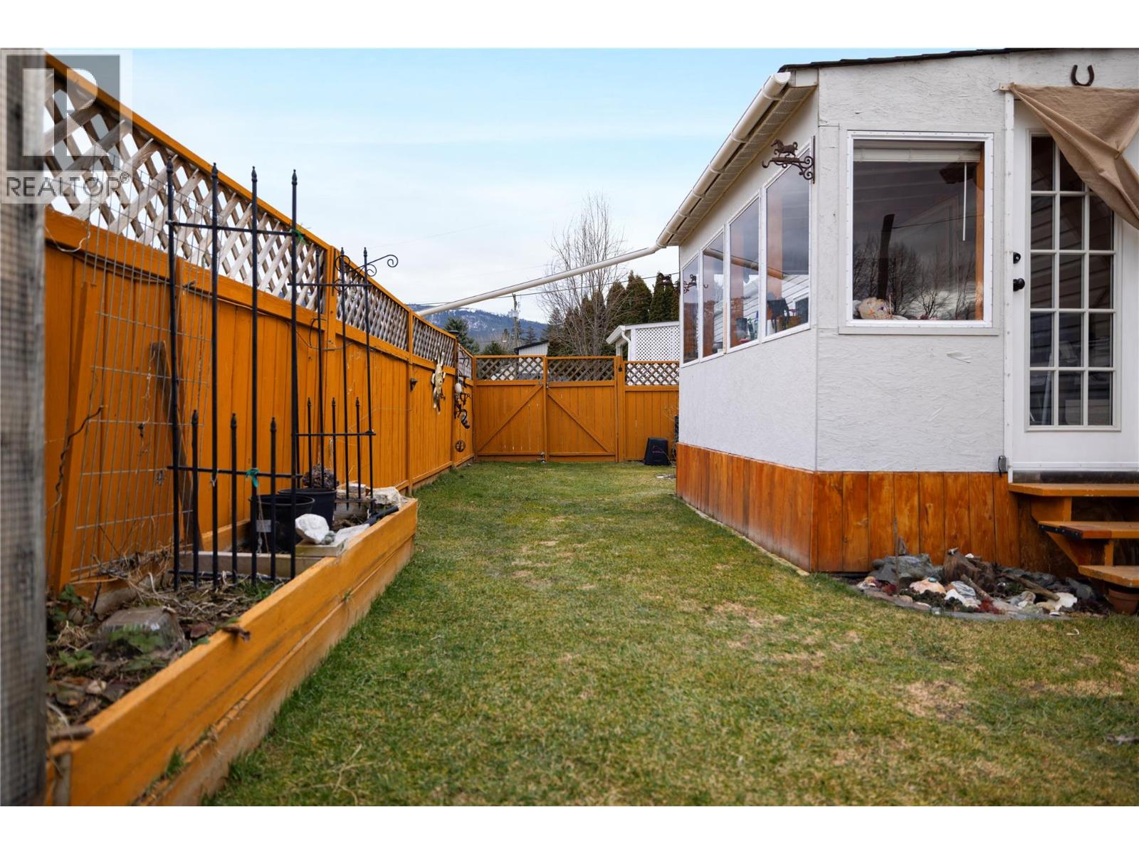 5760 Falkland Road Unit# 9, Falkland