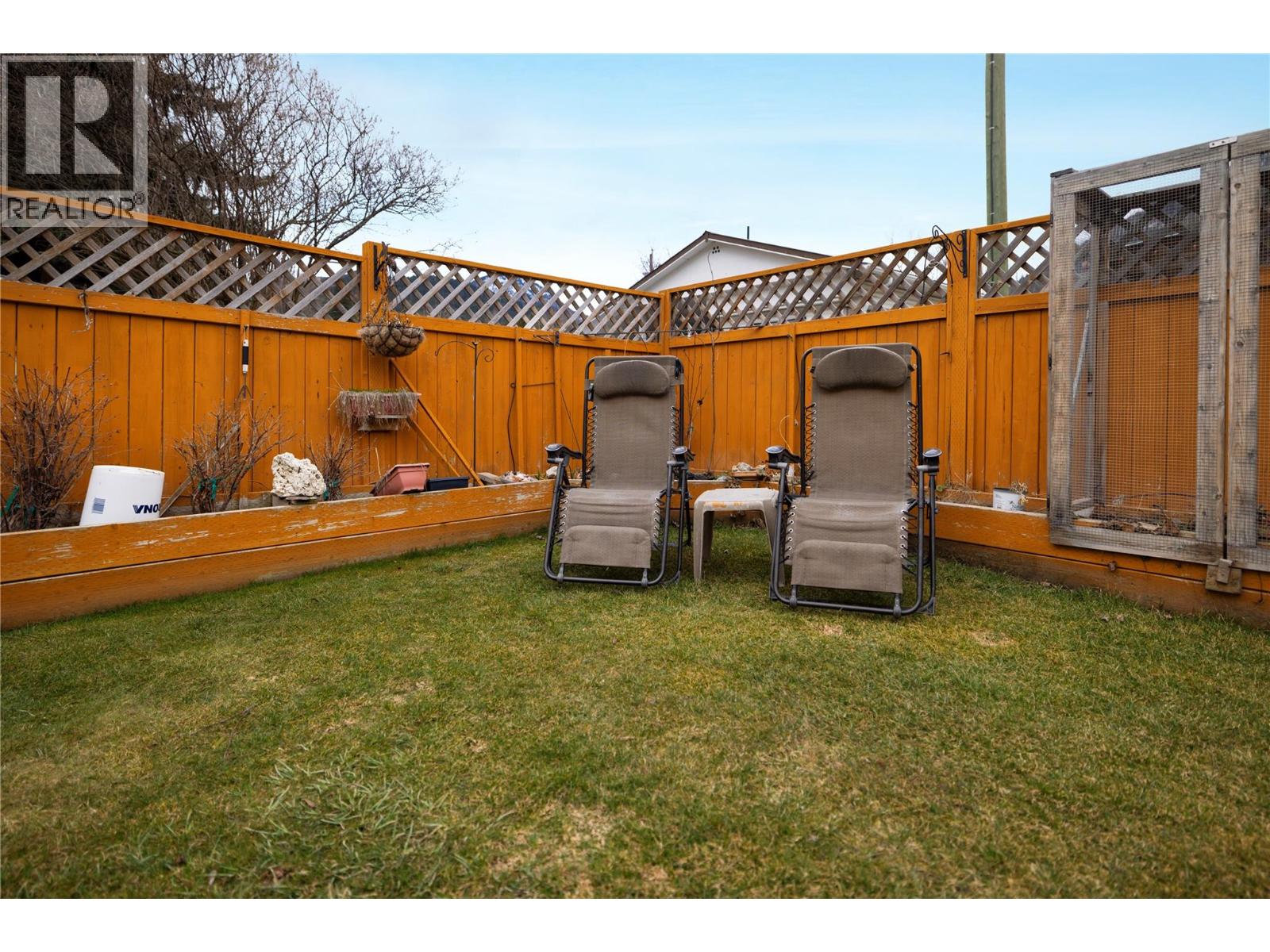 5760 Falkland Road Unit# 9, Falkland