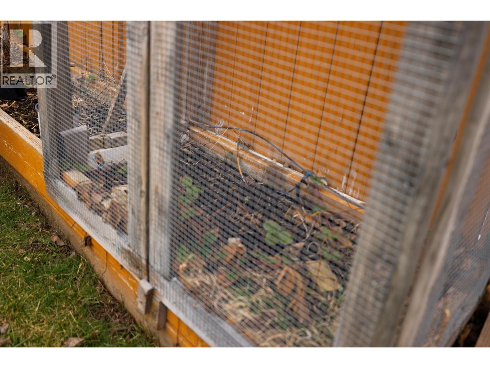 5760 Falkland Road Unit# 9, Falkland