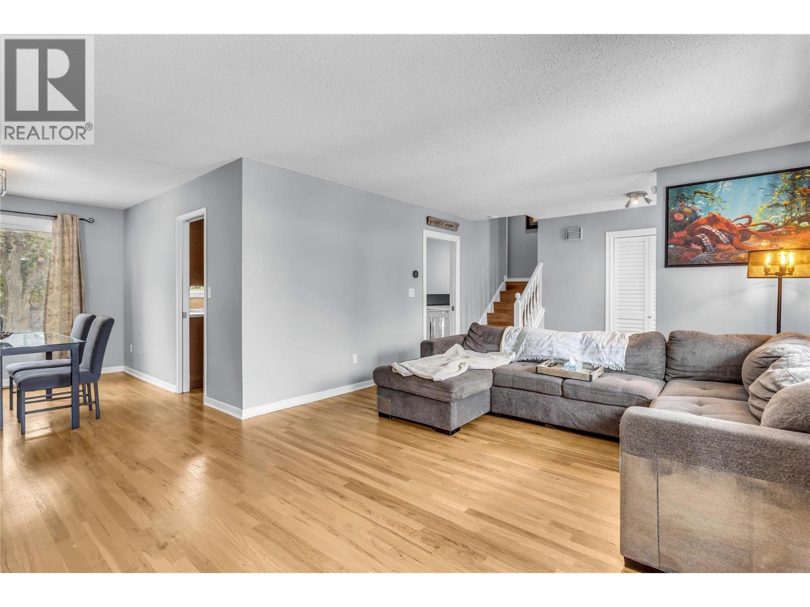 863 Hammer Avenue, Kelowna