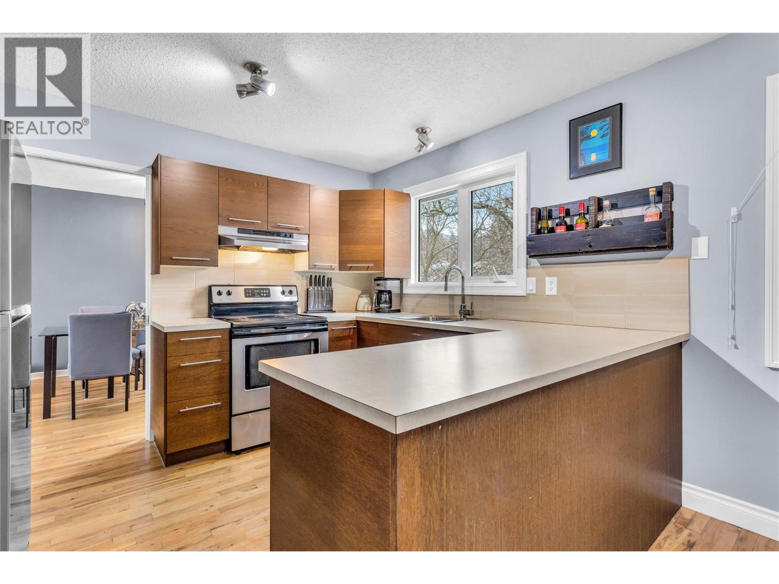 863 Hammer Avenue, Kelowna