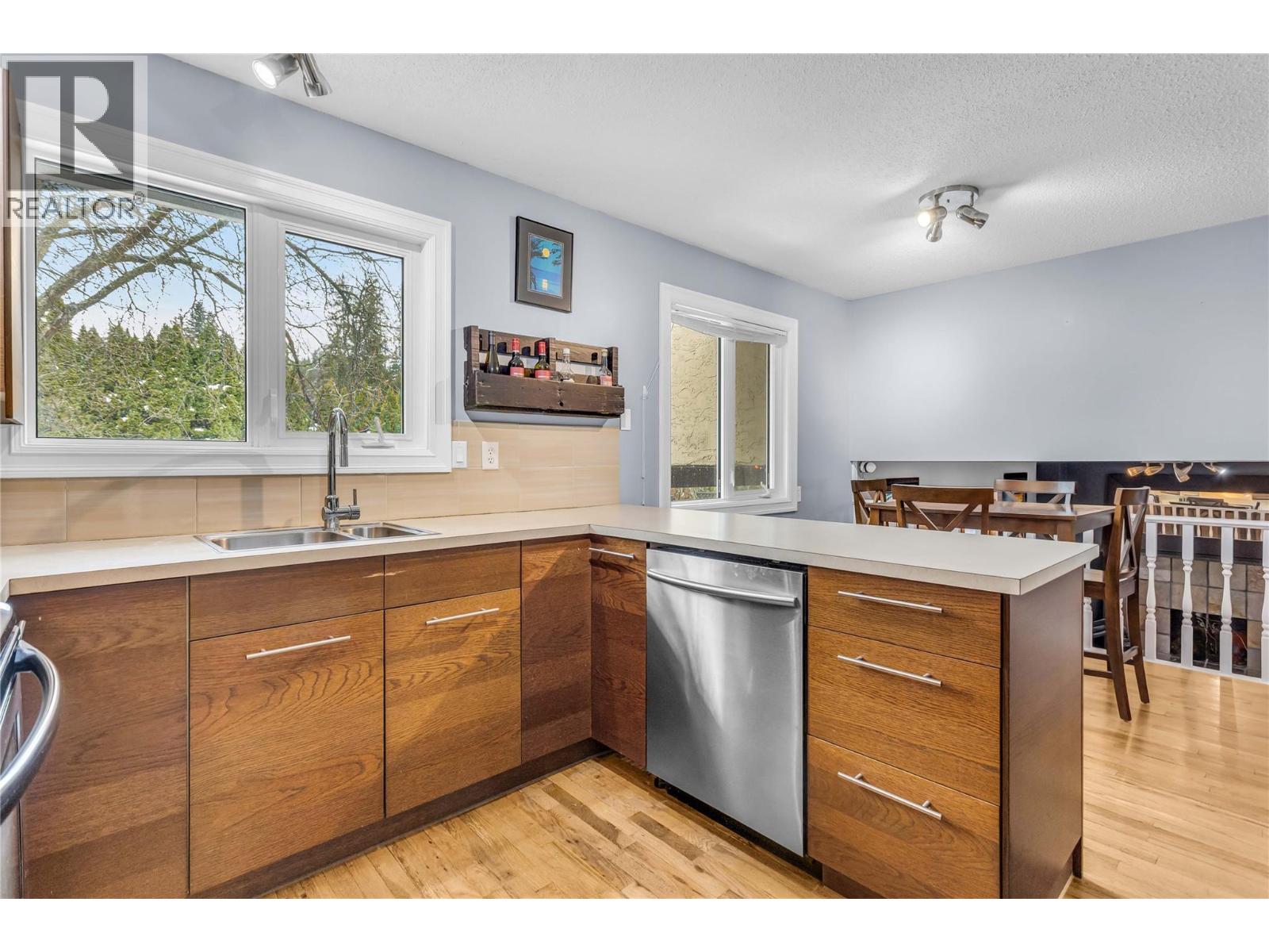 863 Hammer Avenue, Kelowna