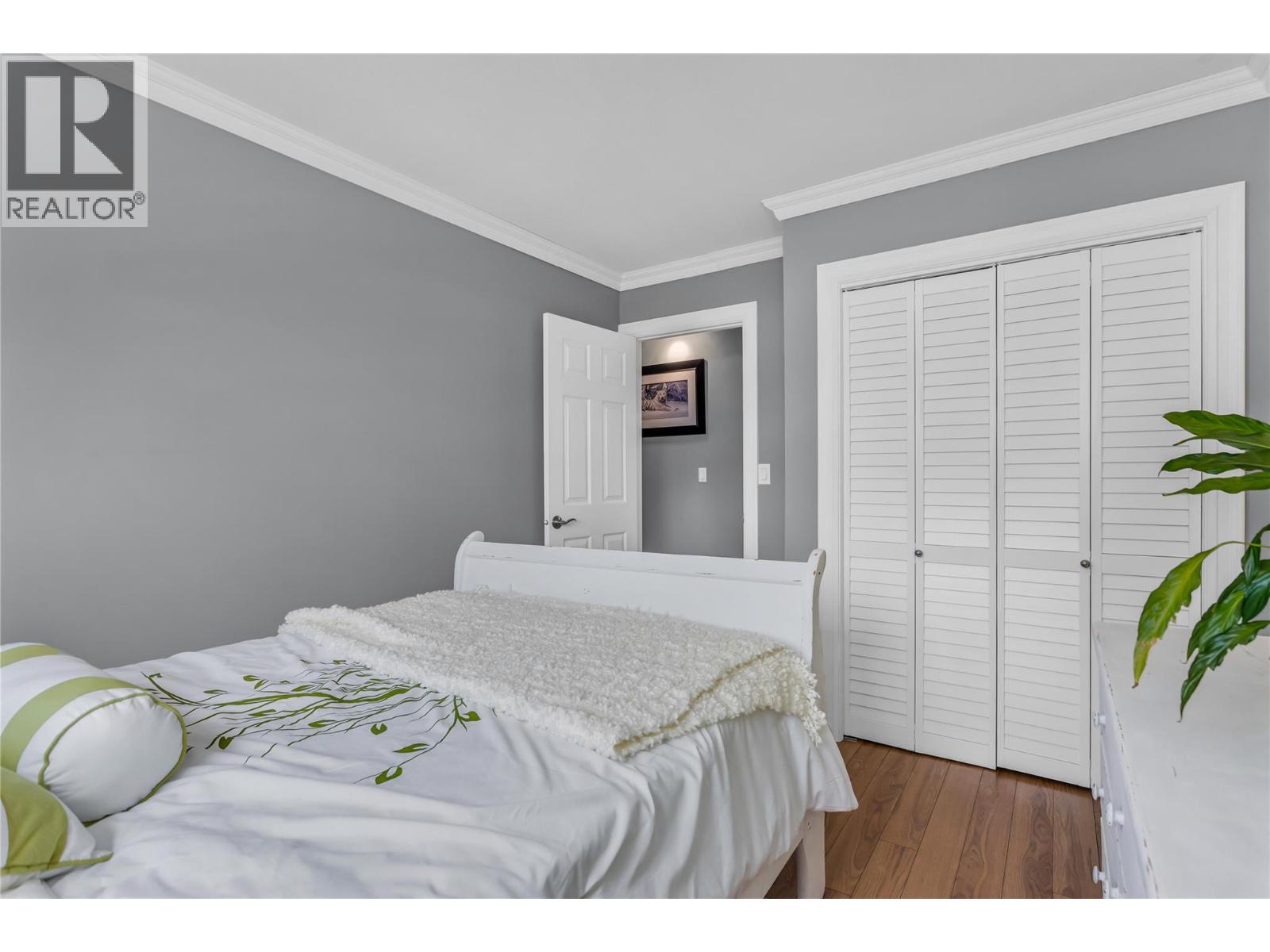 863 Hammer Avenue, Kelowna