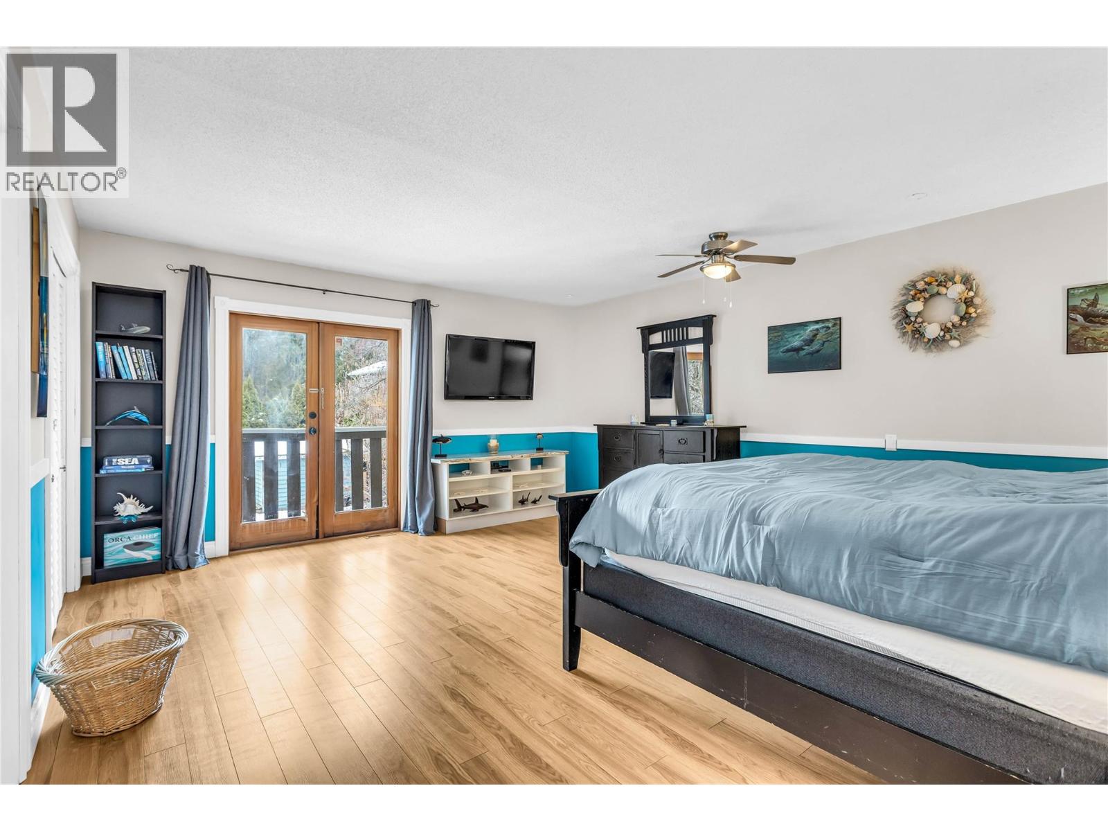 863 Hammer Avenue, Kelowna