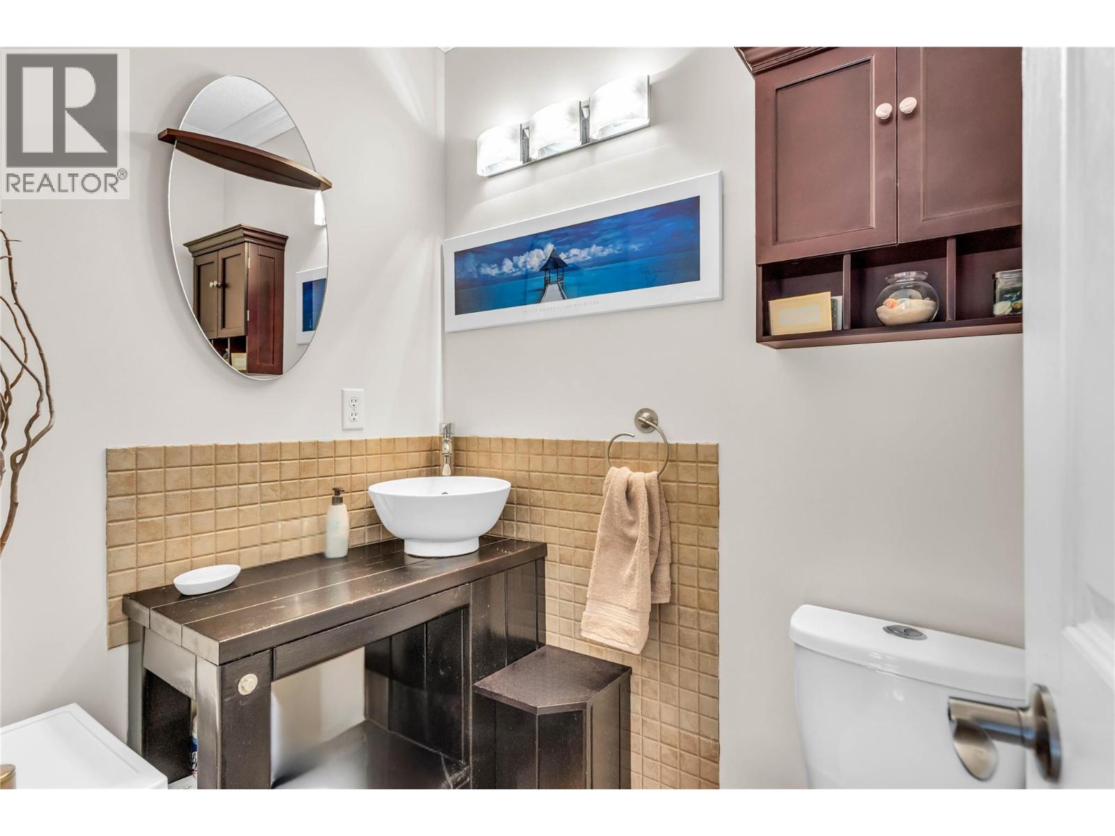 863 Hammer Avenue, Kelowna