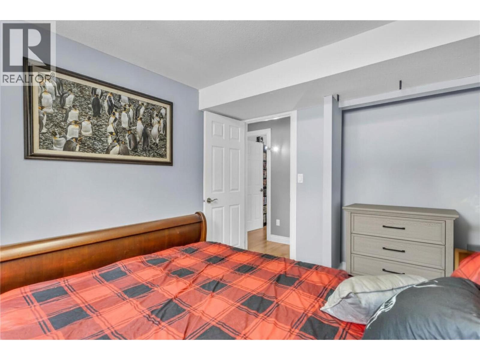 863 Hammer Avenue, Kelowna