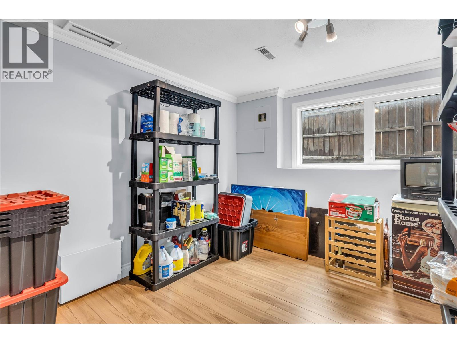 863 Hammer Avenue, Kelowna