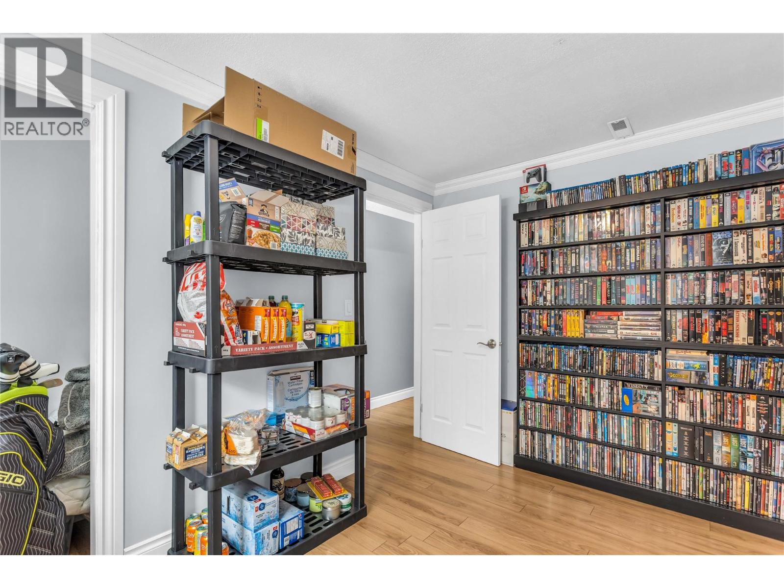 863 Hammer Avenue, Kelowna