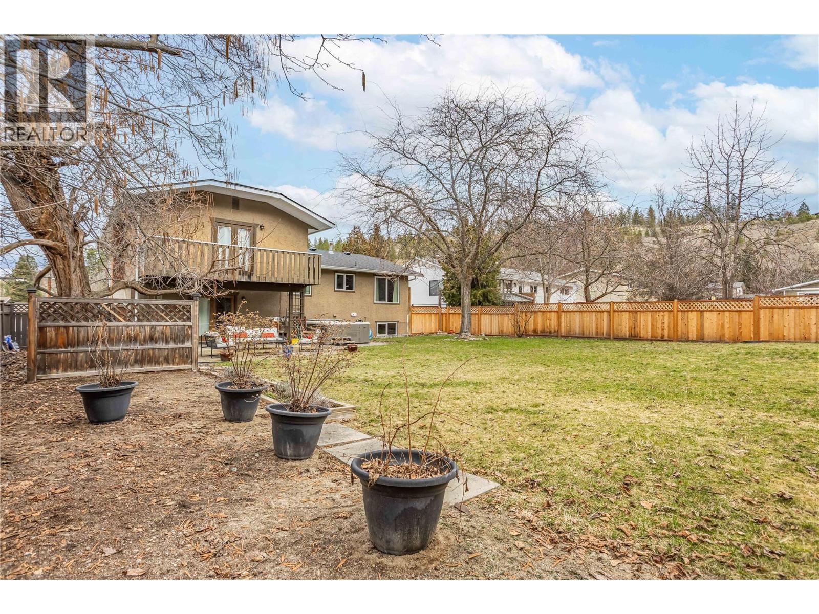 863 Hammer Avenue, Kelowna