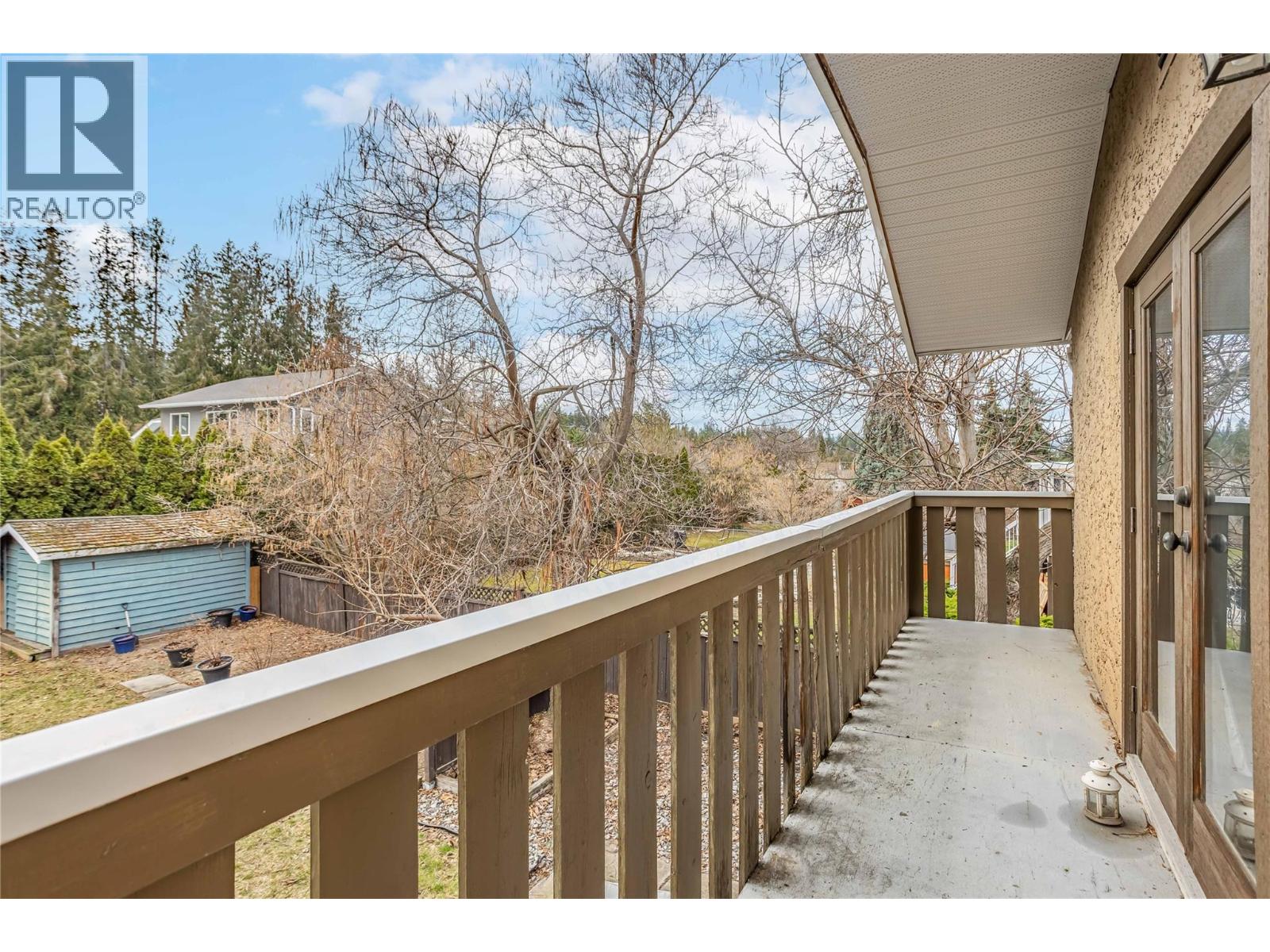 863 Hammer Avenue, Kelowna