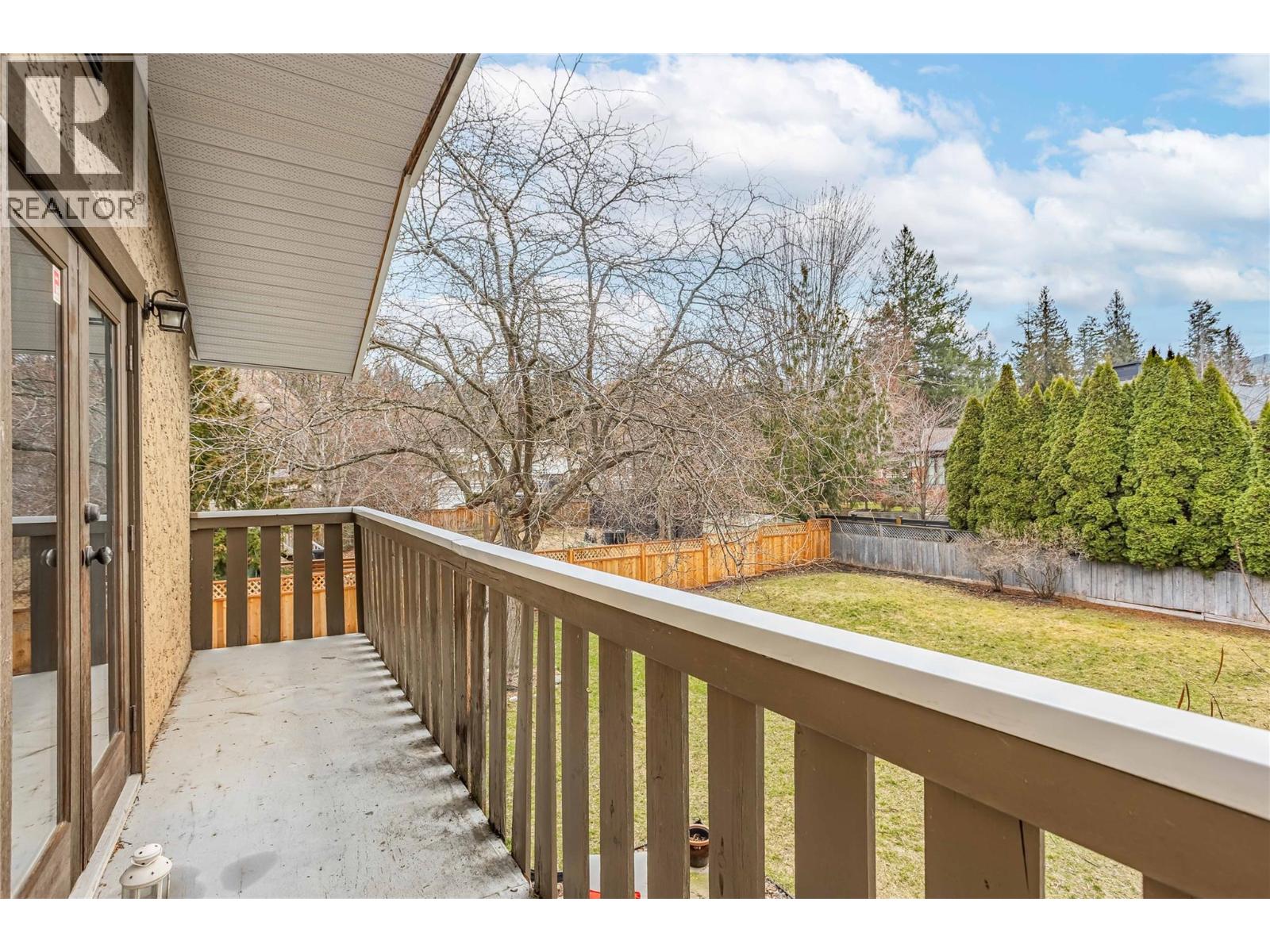 863 Hammer Avenue, Kelowna