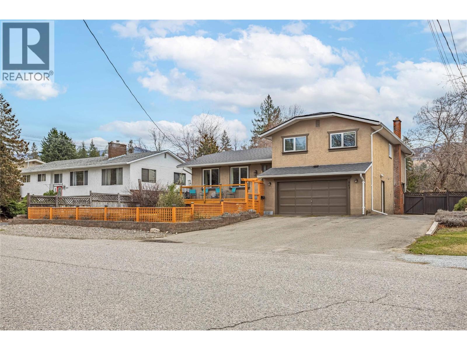 863 Hammer Avenue, Kelowna