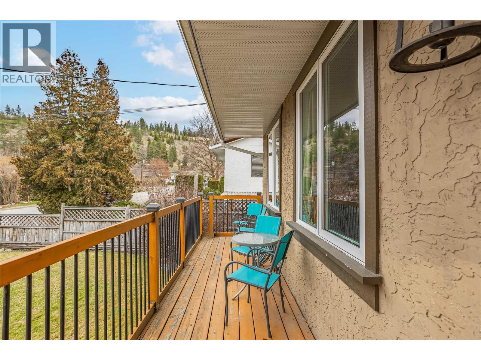 863 Hammer Avenue, Kelowna