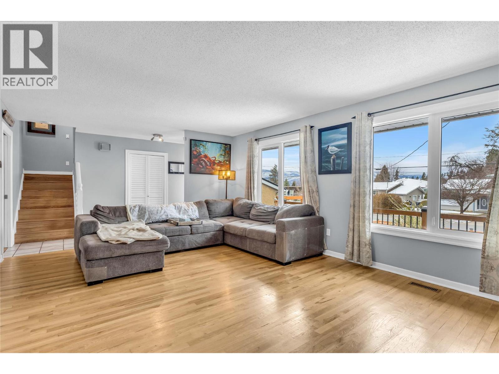 863 Hammer Avenue, Kelowna