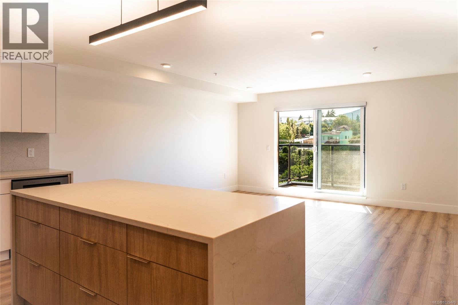 #507 45 HALIBURTON ST - 12