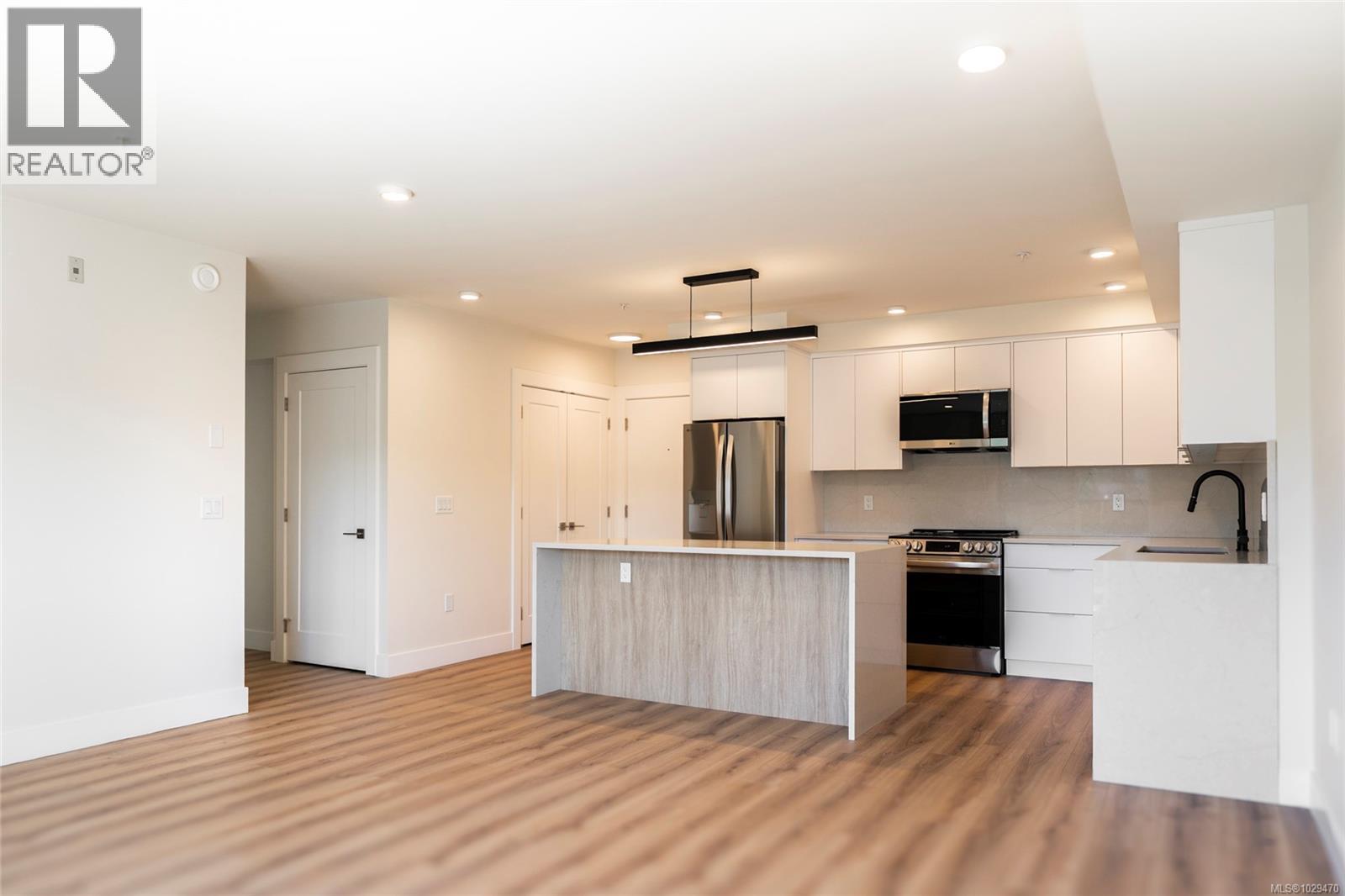 #507 45 HALIBURTON ST - 15